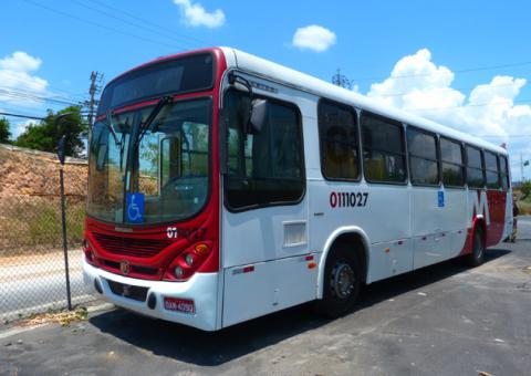 Moradores do Mauazinho e usuários de balsa reclamam de empresas de ônibus